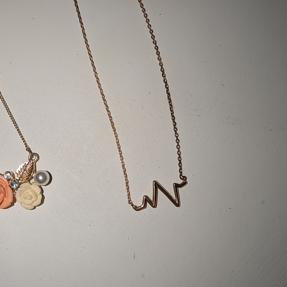Elegant Gold Necklace Set with Floral Charms And Heart Beat - Picture 3 of 3